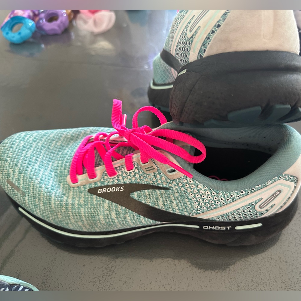 Brooks- ghost size 8.5